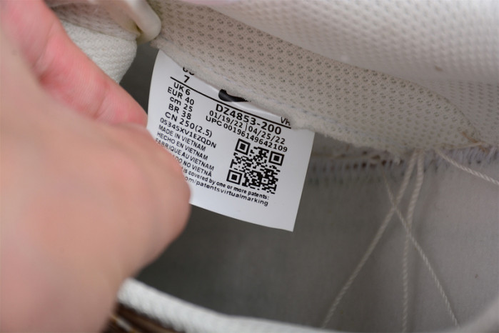 nike dunk low montreal bagel sesame dz4853-200